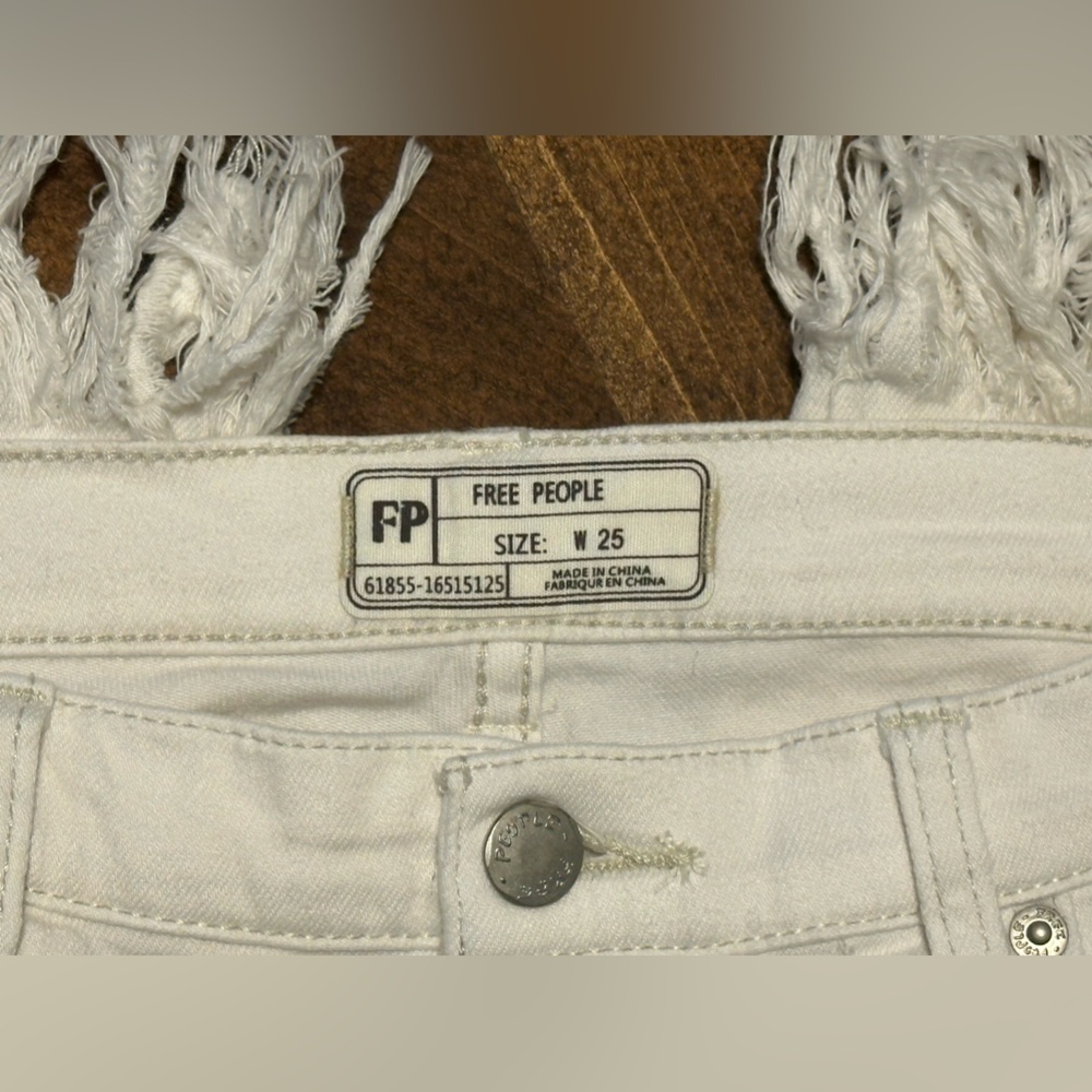 UEC FREE PEOPLE Great Heights Distressed Fringe Frayed Hem White Stretch Sz-25 - Picture 5 of 8